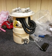 Peugeot 407 и Citroen C5,C6 замена фильтра топлива и датчика уровня топлива